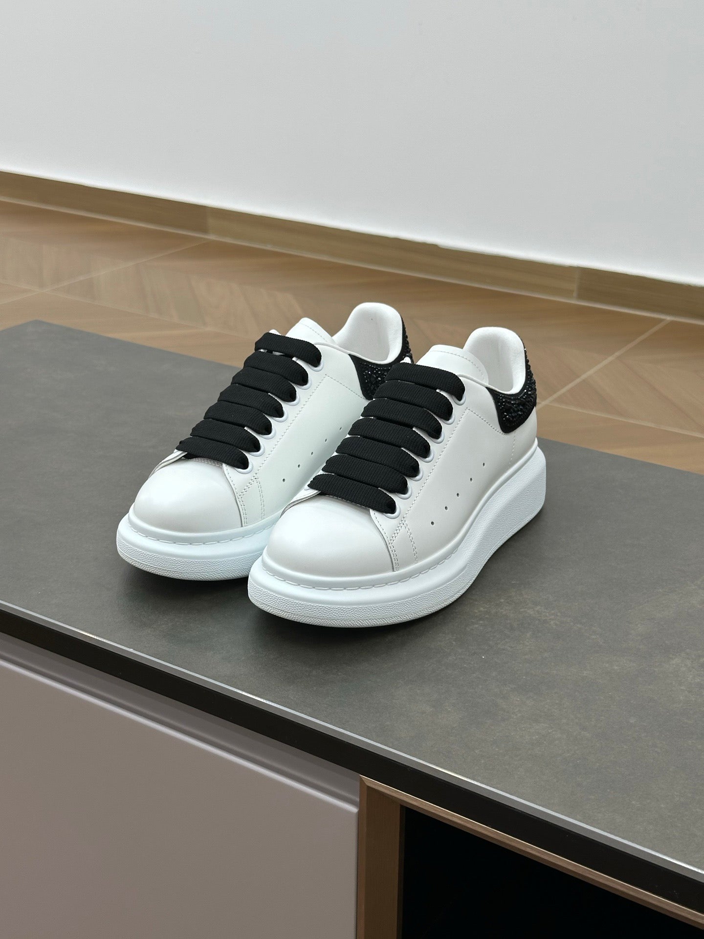 Men's Oversized Sneaker in White/Jet Black