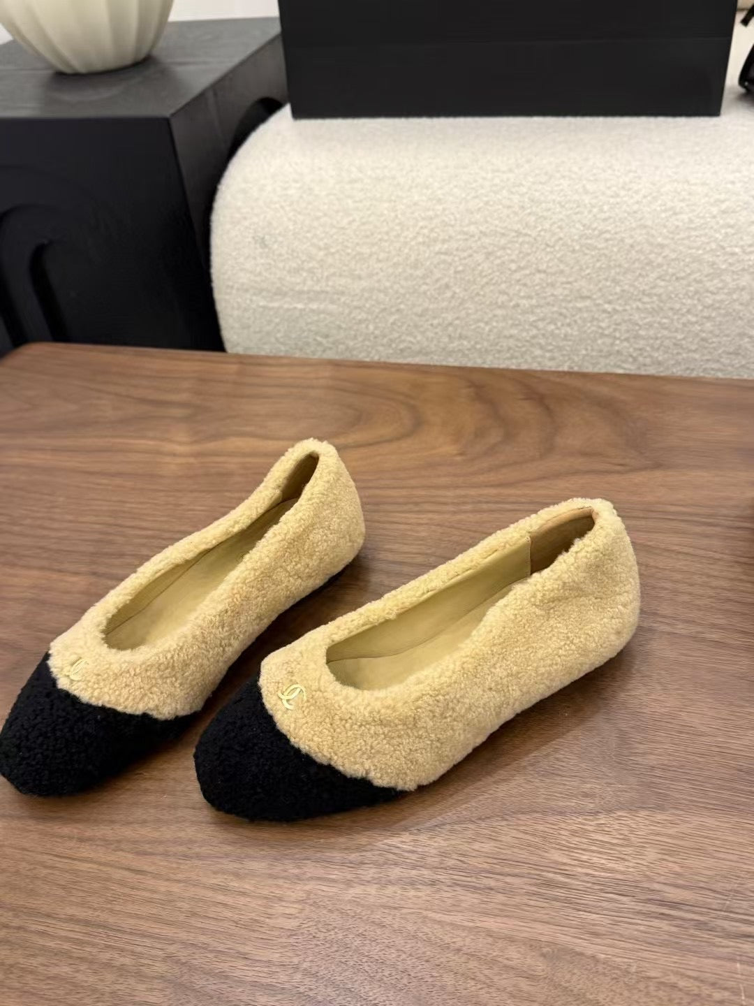 CHANEL Coco Neige 26' Ballet flat Beige/Black