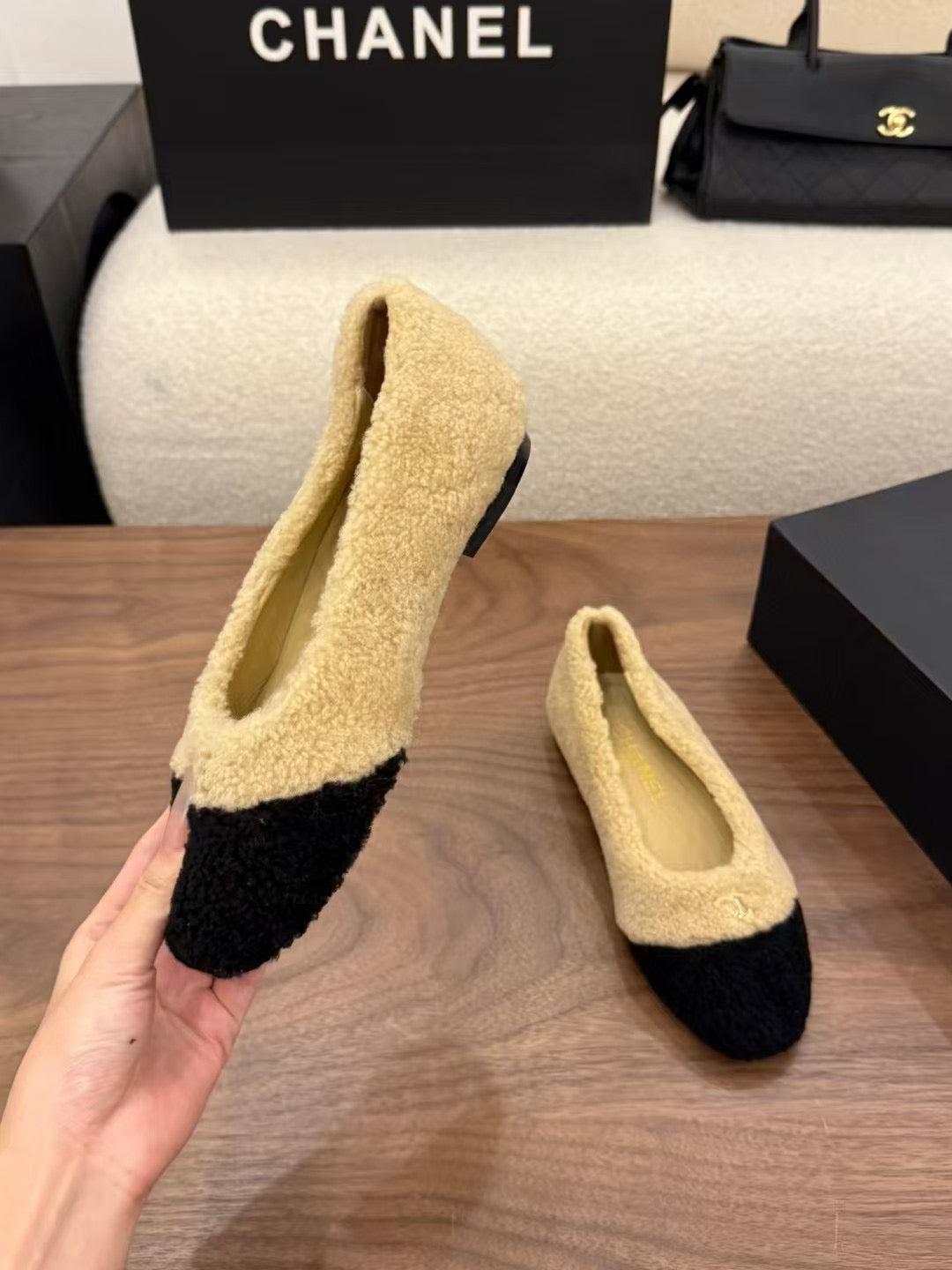 CHANEL Coco Neige 26' Ballet flat Beige/Black