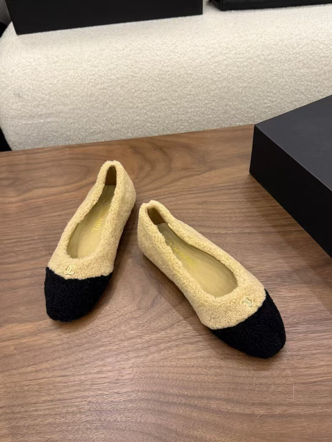 CHANEL Coco Neige 26' Ballet flat Beige/Black