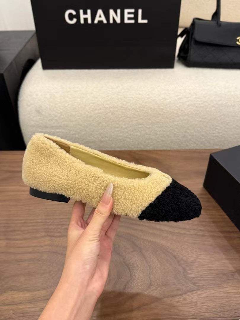 CHANEL Coco Neige 26' Ballet flat Beige/Black