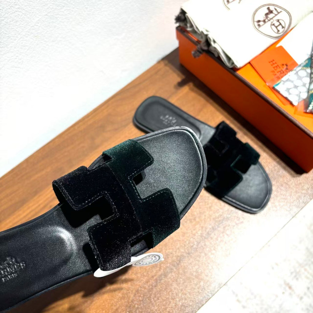 Hermès Oran Velvet Black/Green Sandal