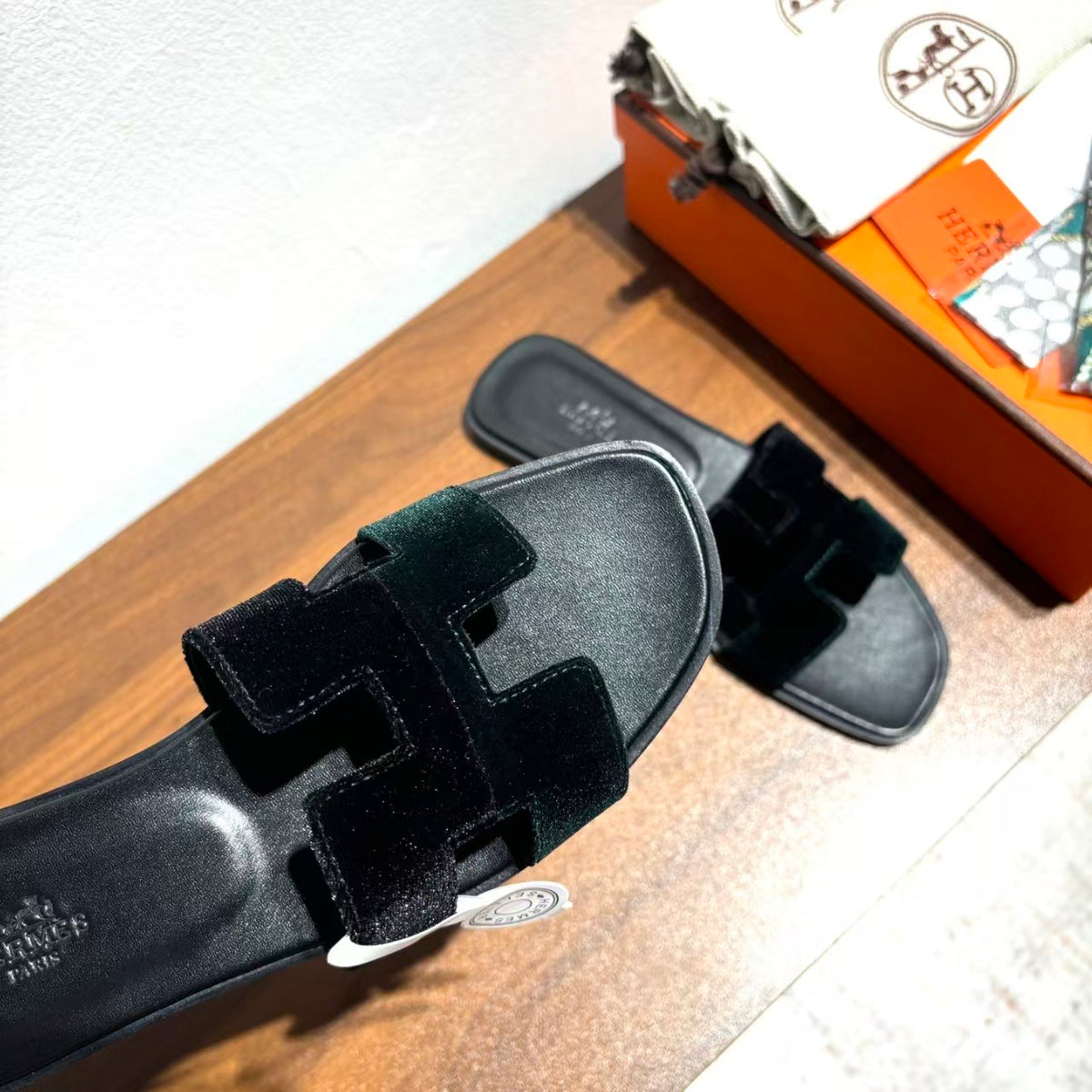 Hermès Oran Velvet Black/Green Sandal