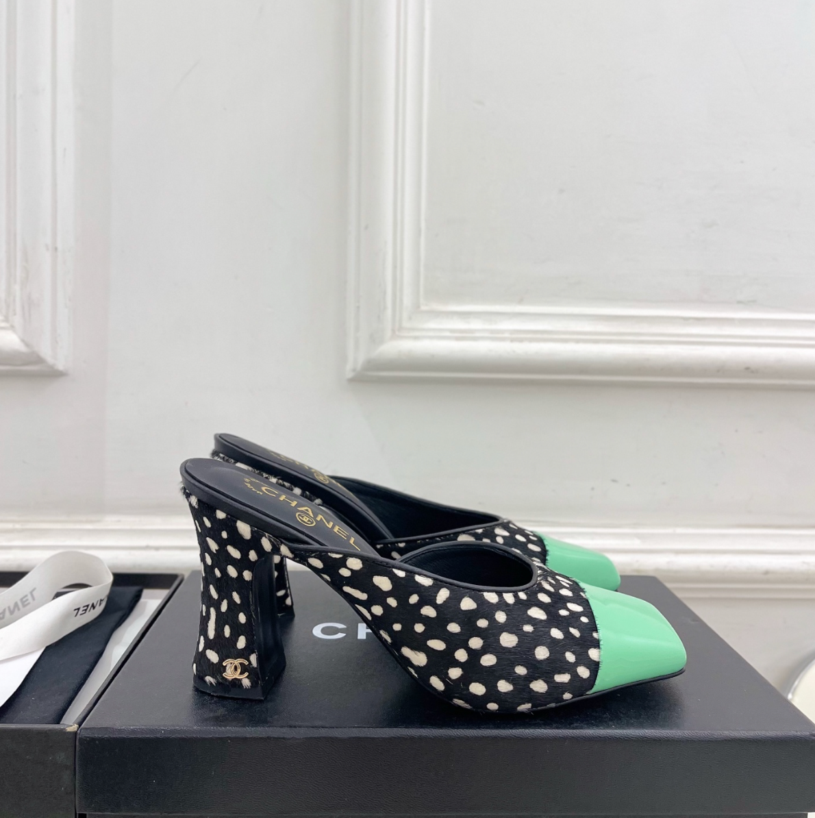 CHANEL Mules in Lambskin & Patent calfskin