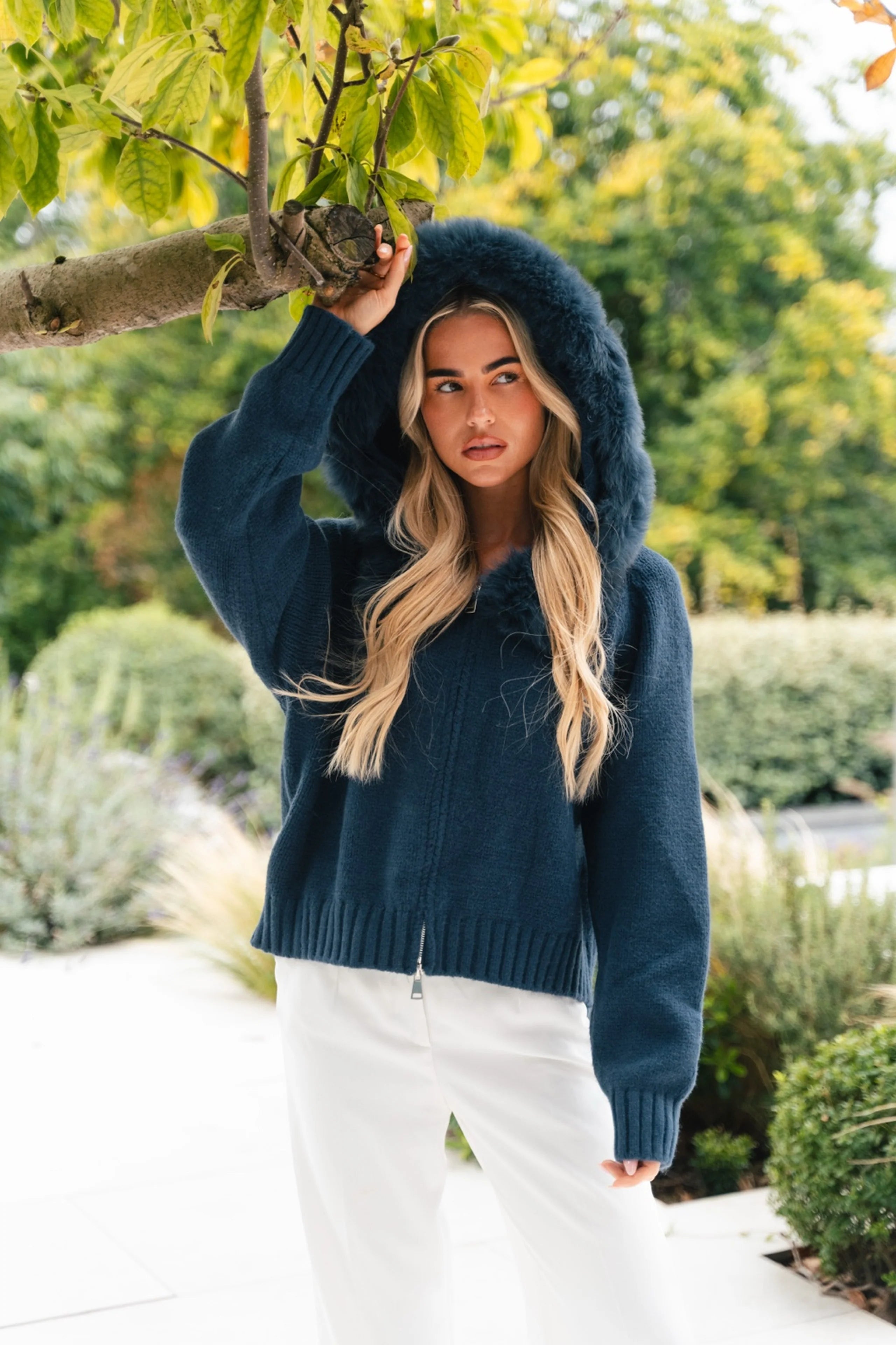 THE CANNES - ELECTRIC BLUE