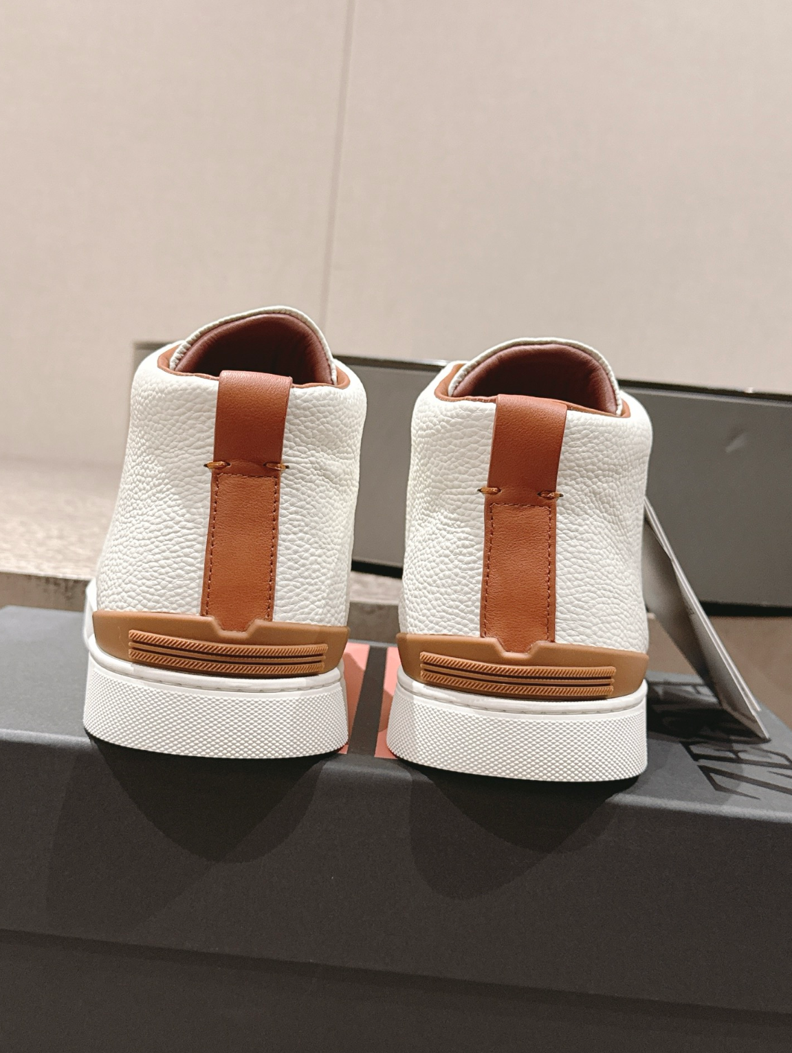 Ermenegildo Zegna white Triple Stitch mid-top