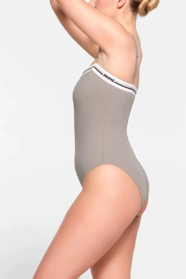 FITS EVERYBODY LOGO BODYSUIT