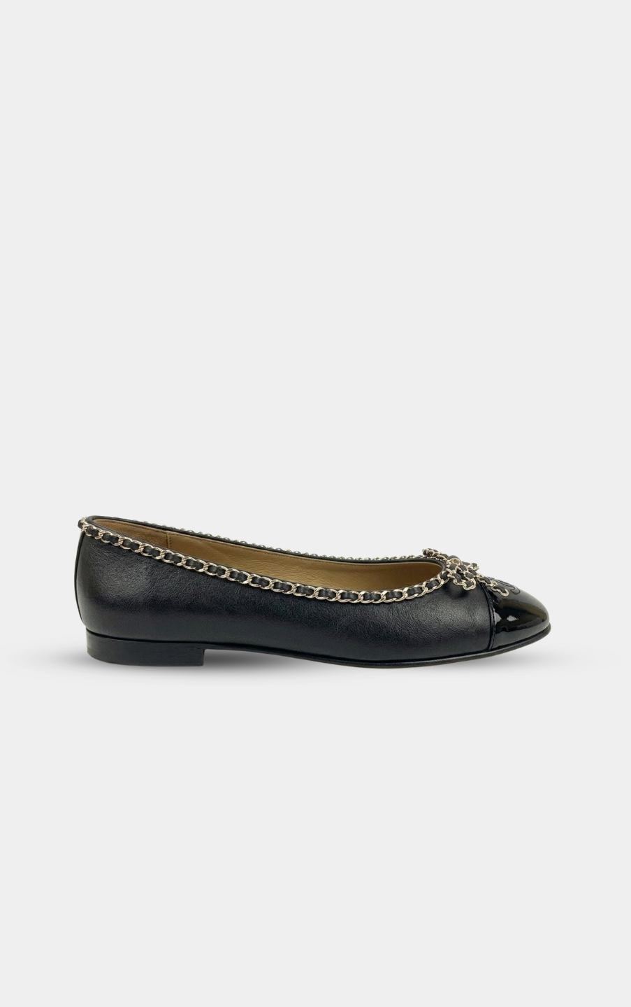 CHANEL Black Ballerinas in Lambskin and Varnished Calfskin