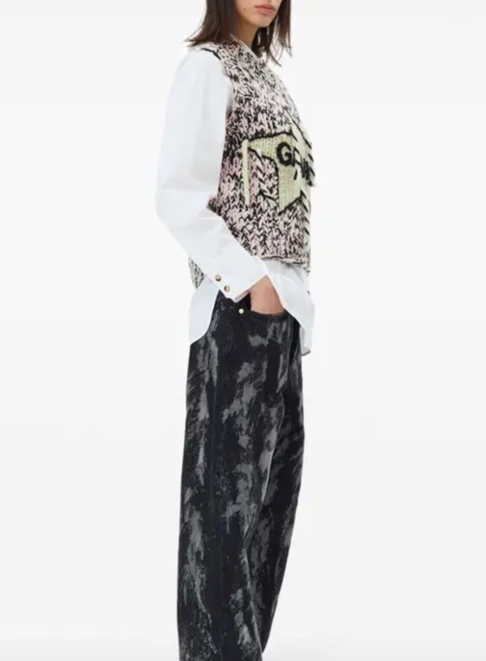 EMBROIDERED SLEEVELESS VEST