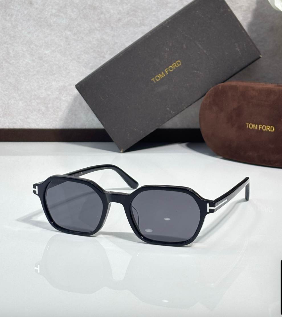 TOM FORD TF1301