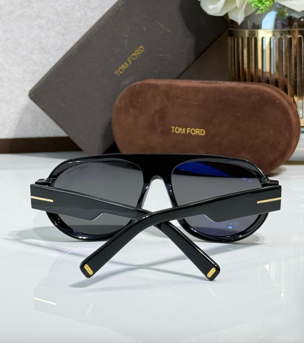 TOM FORD TF1102