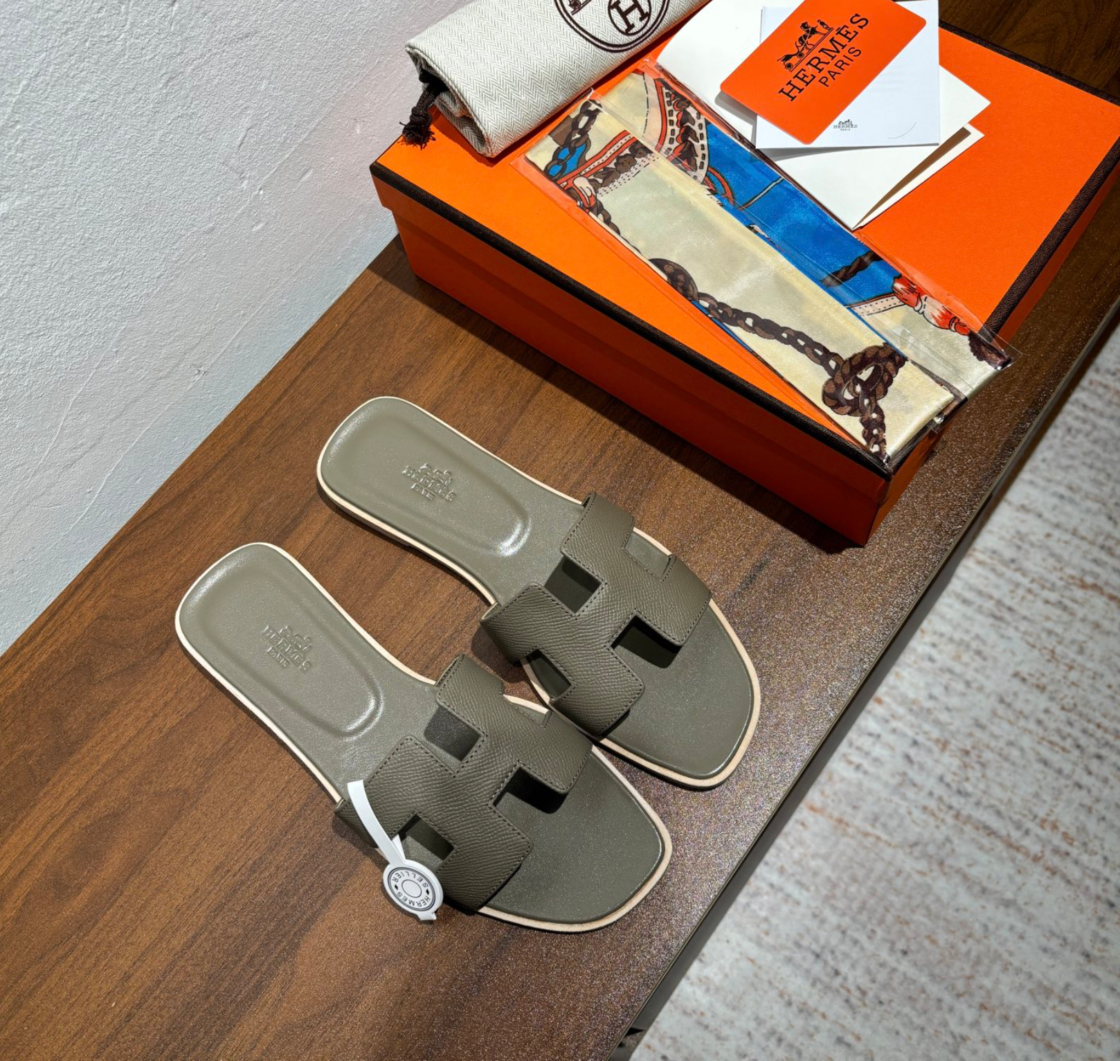 Hermès Oran Olive Sandal
