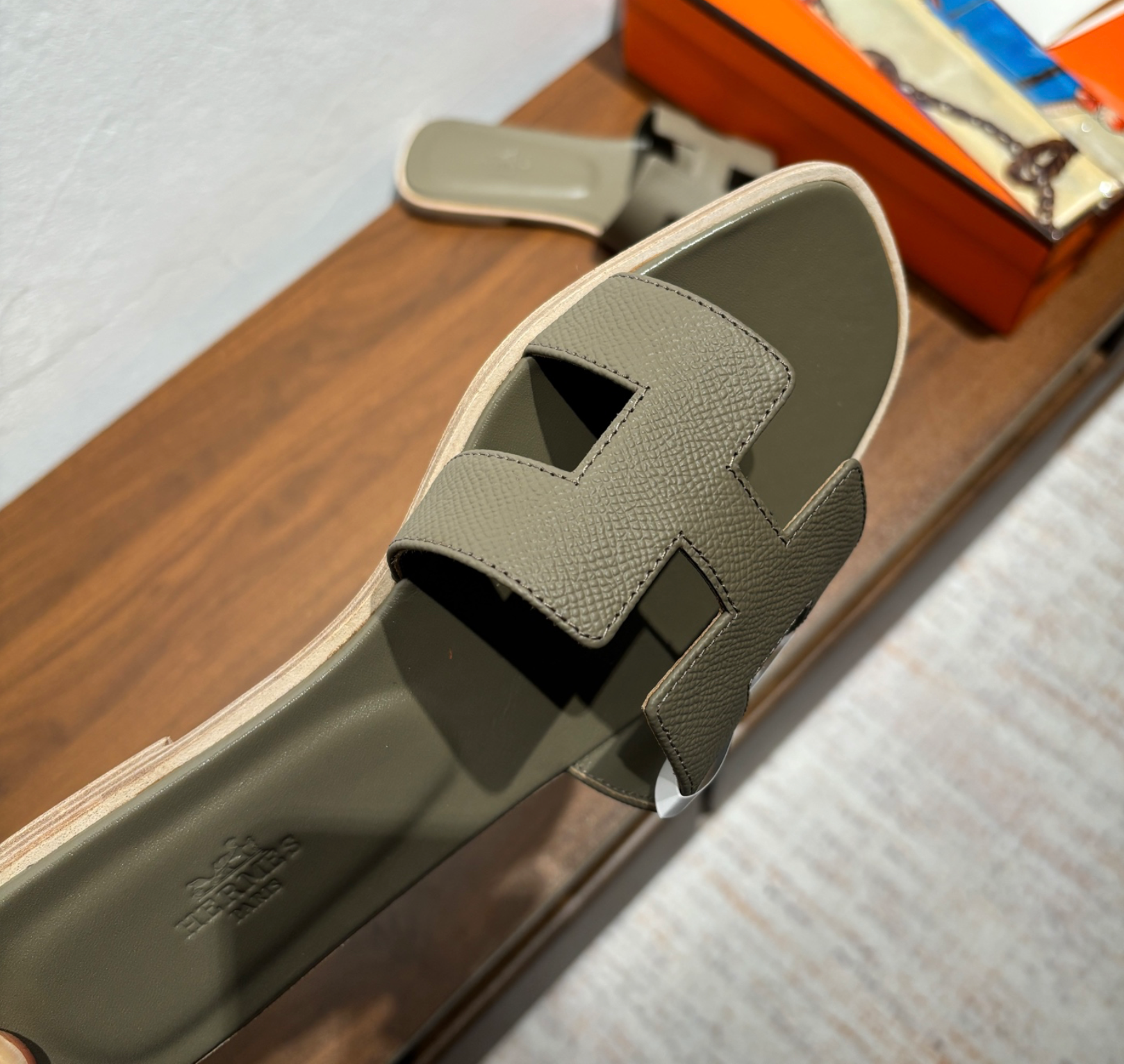 Hermès Oran Olive Sandal