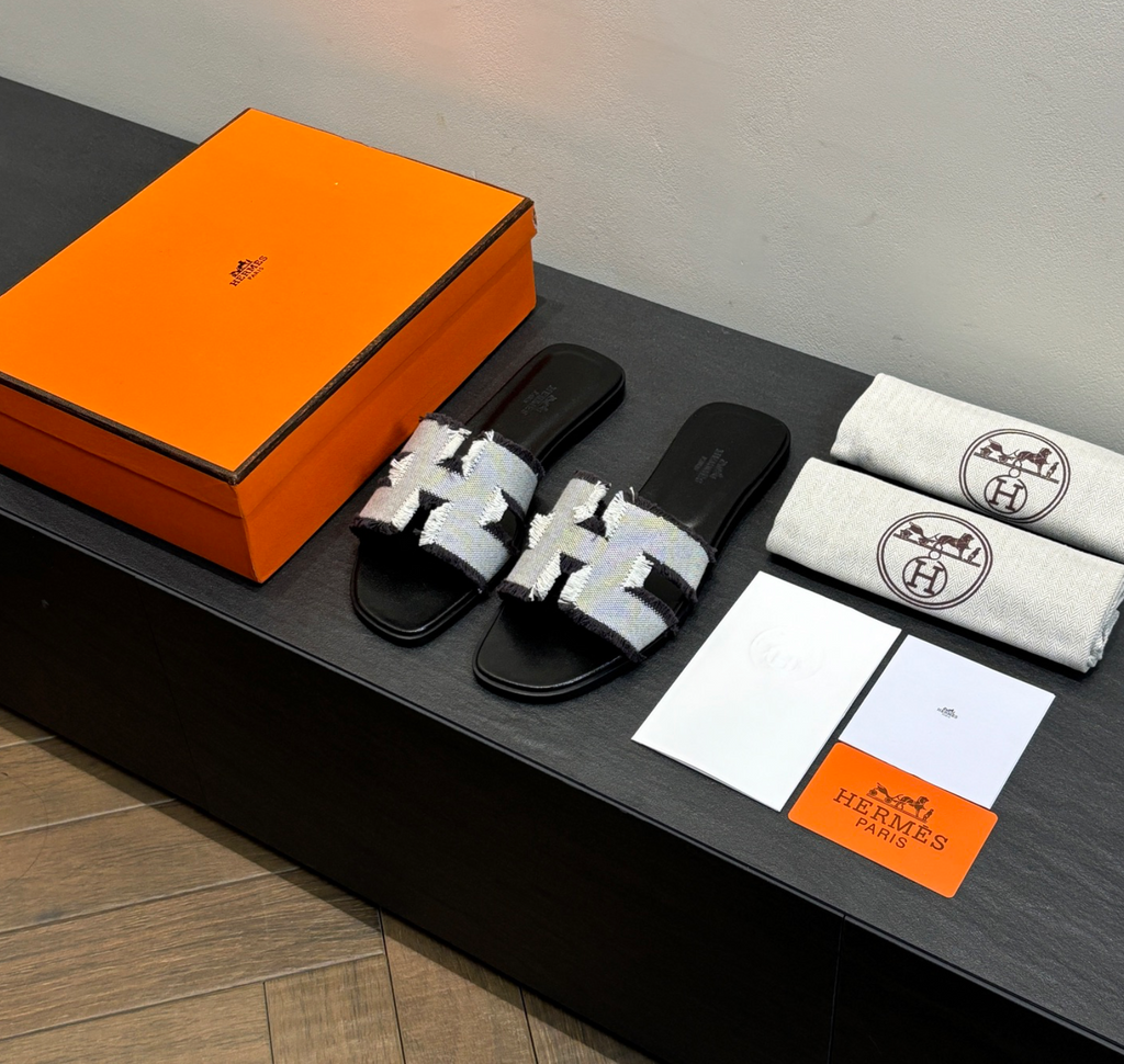 Hermès Oran Prunoir Sandal
