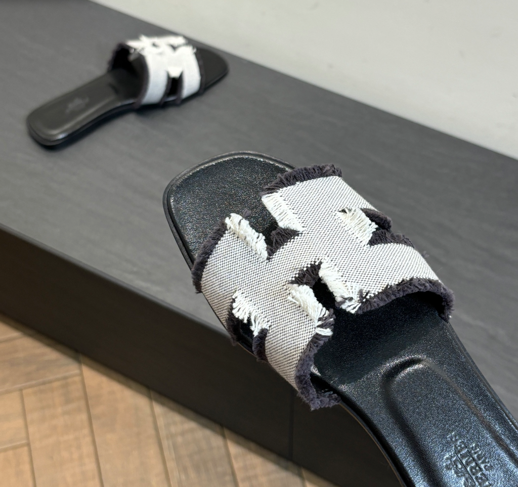Hermès Oran Prunoir Sandal