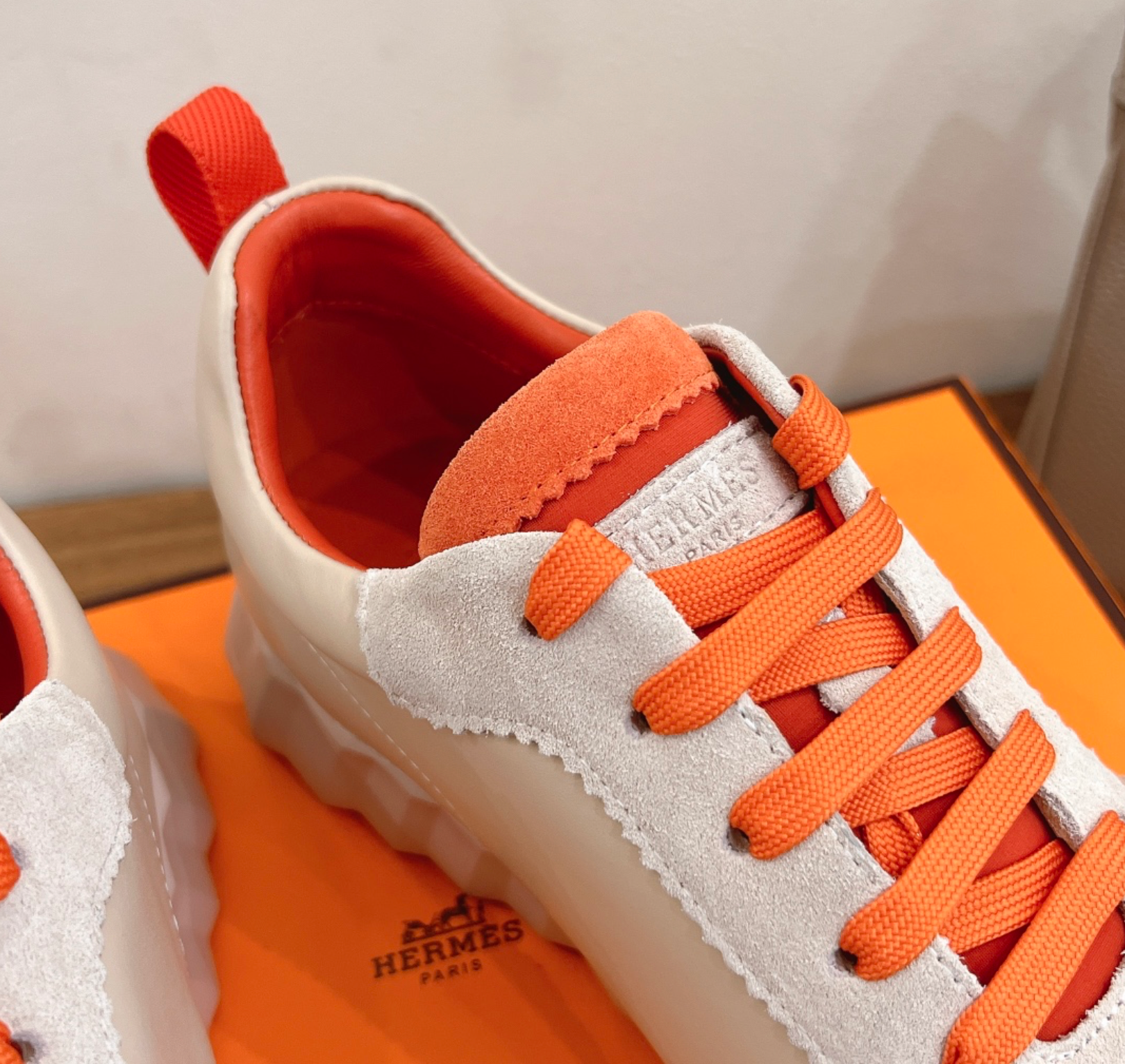 Hermès Bouncing Beige/Orange Sneaker