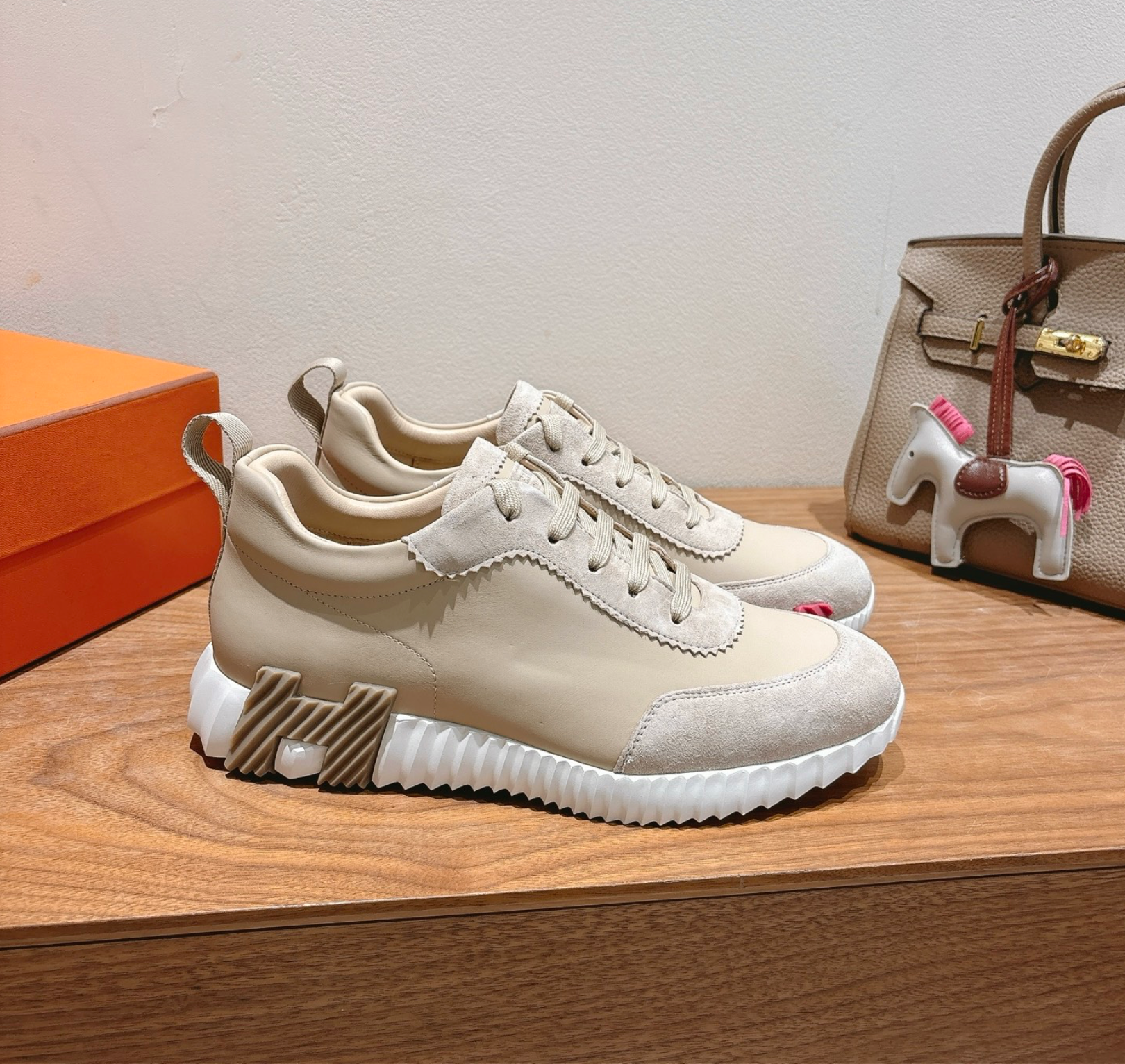 Hermès Bouncing Beige/Pink Sneaker