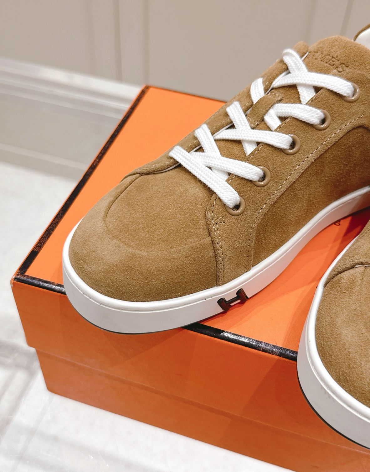 Hermès Kid Beige Camel Suede Sneaker