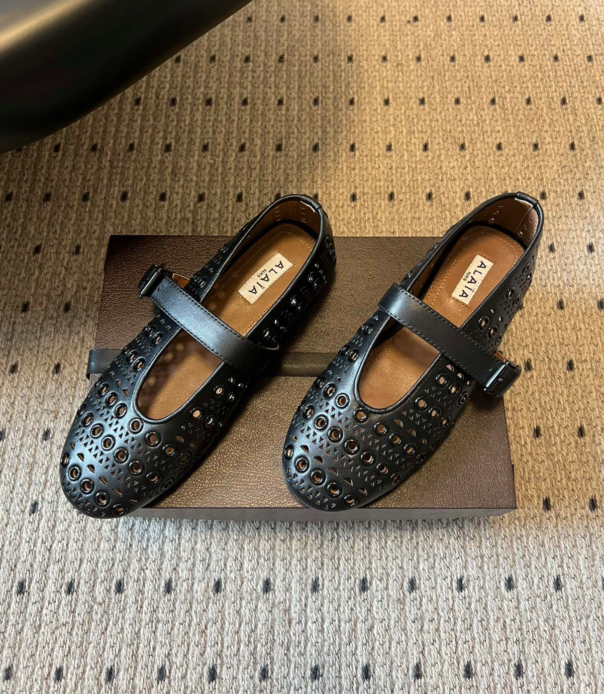 ALAÏA NOIR LEATHER VIENNE PERFORATED BALLET FLAT