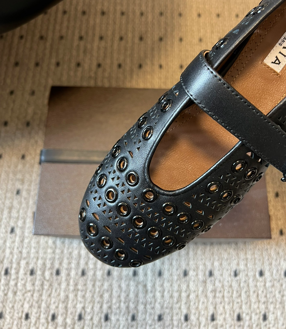 ALAÏA NOIR LEATHER VIENNE PERFORATED BALLET FLAT