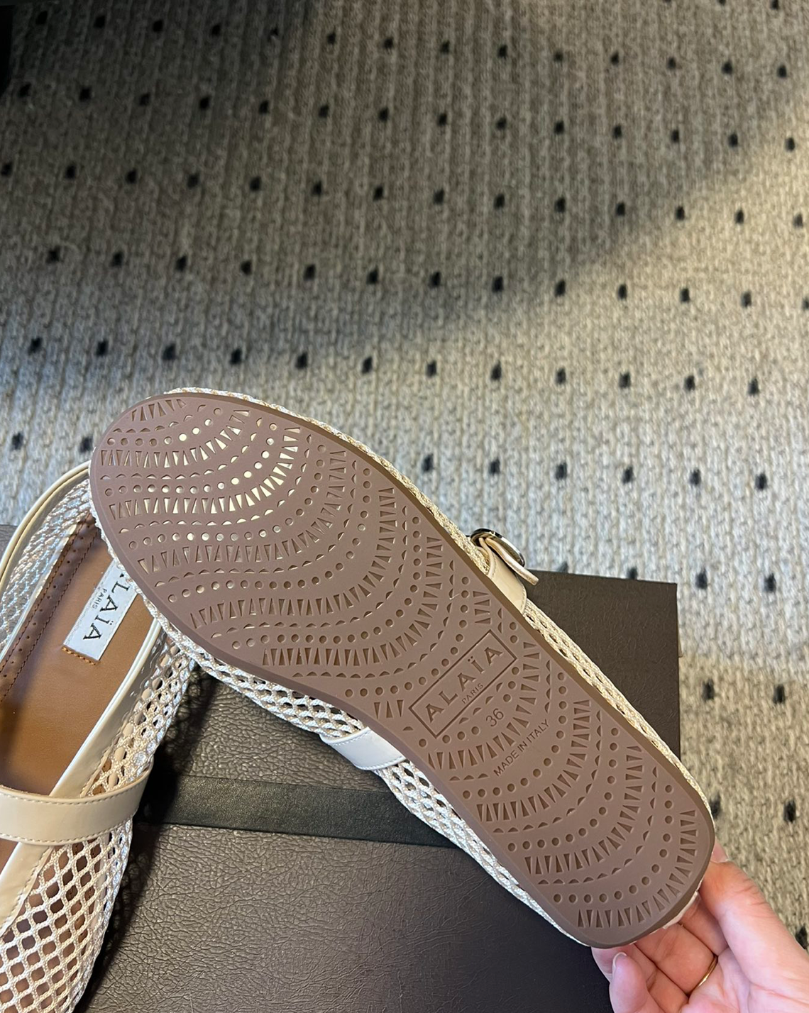 ALAÏA SAND BALLET FLATS IN FISHNET