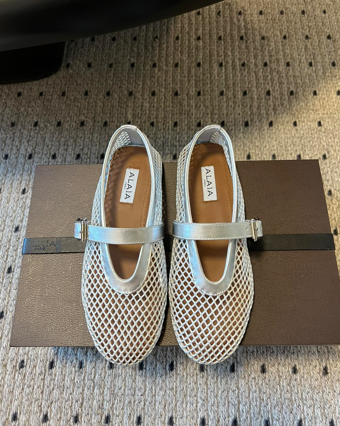 ALAÏA SILVER BALLET FLATS IN FISHNET