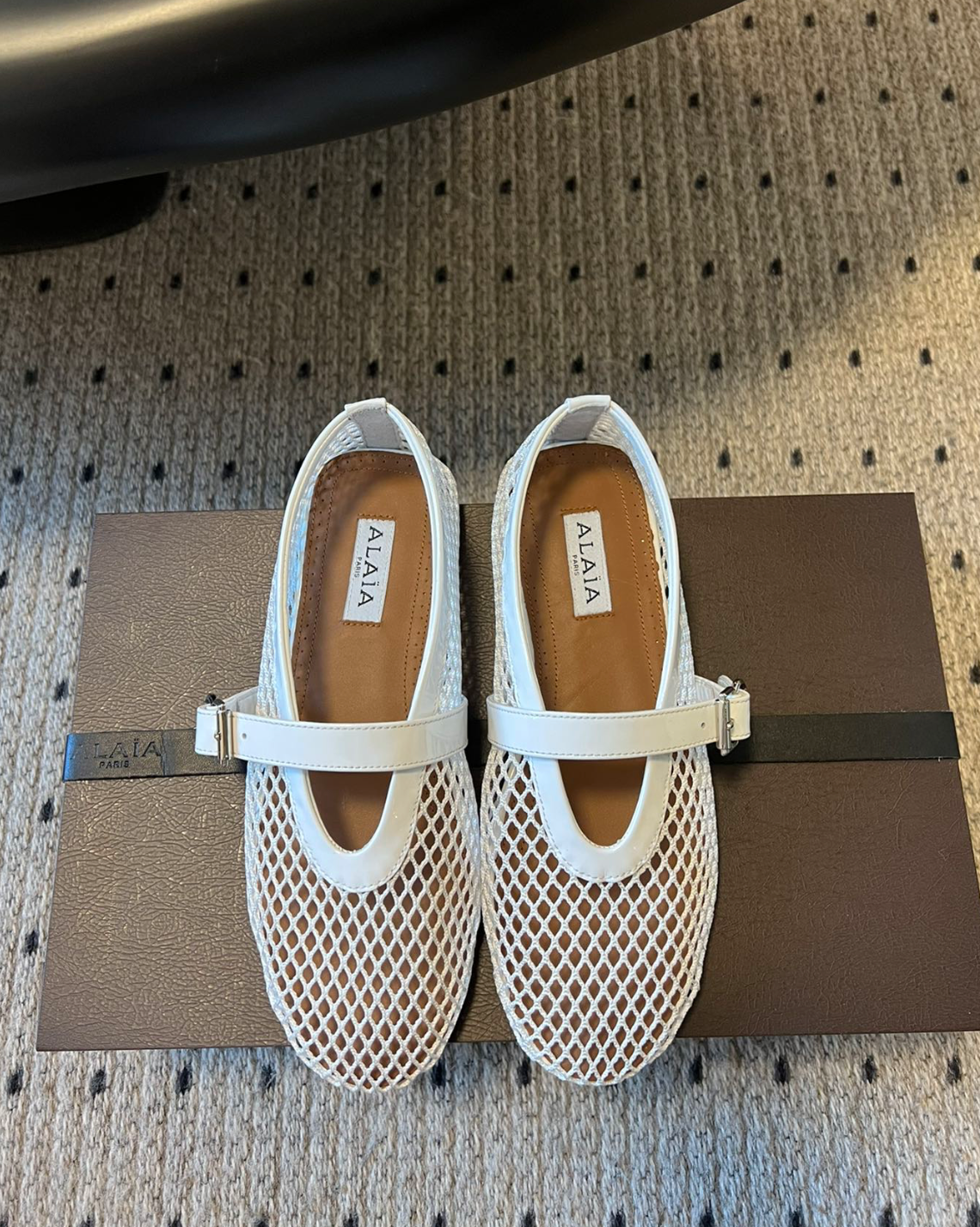 ALAÏA WHITE BALLET FLATS IN FISHNET
