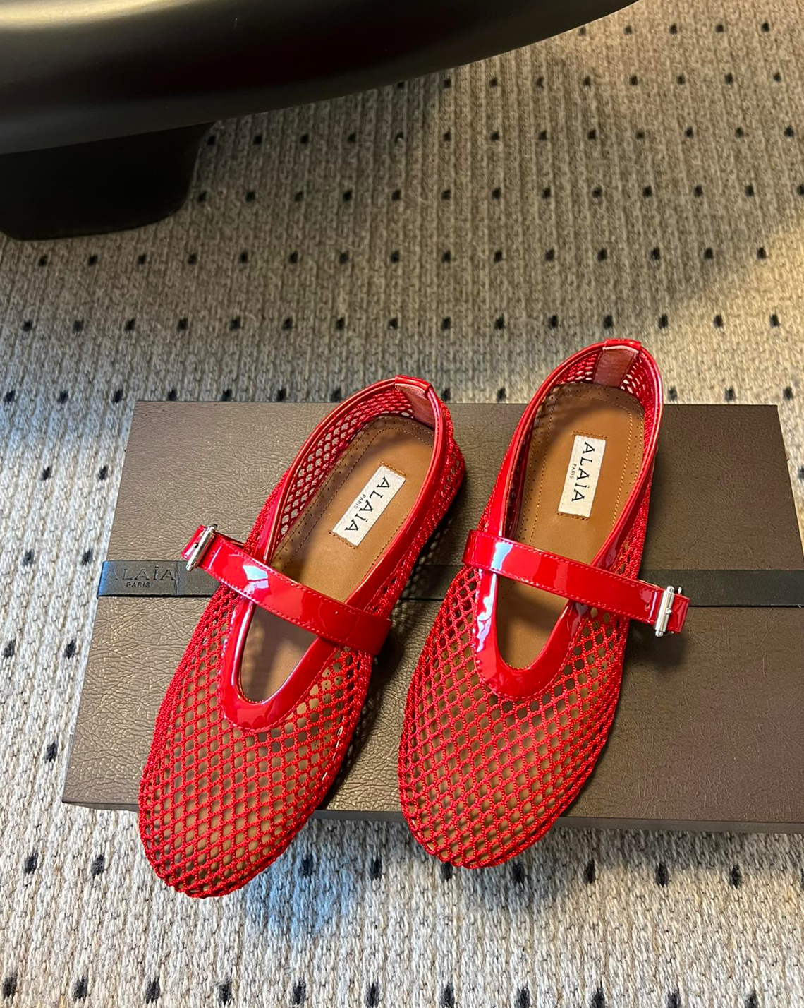 ALAÏA RED BALLET FLATS IN FISHNET