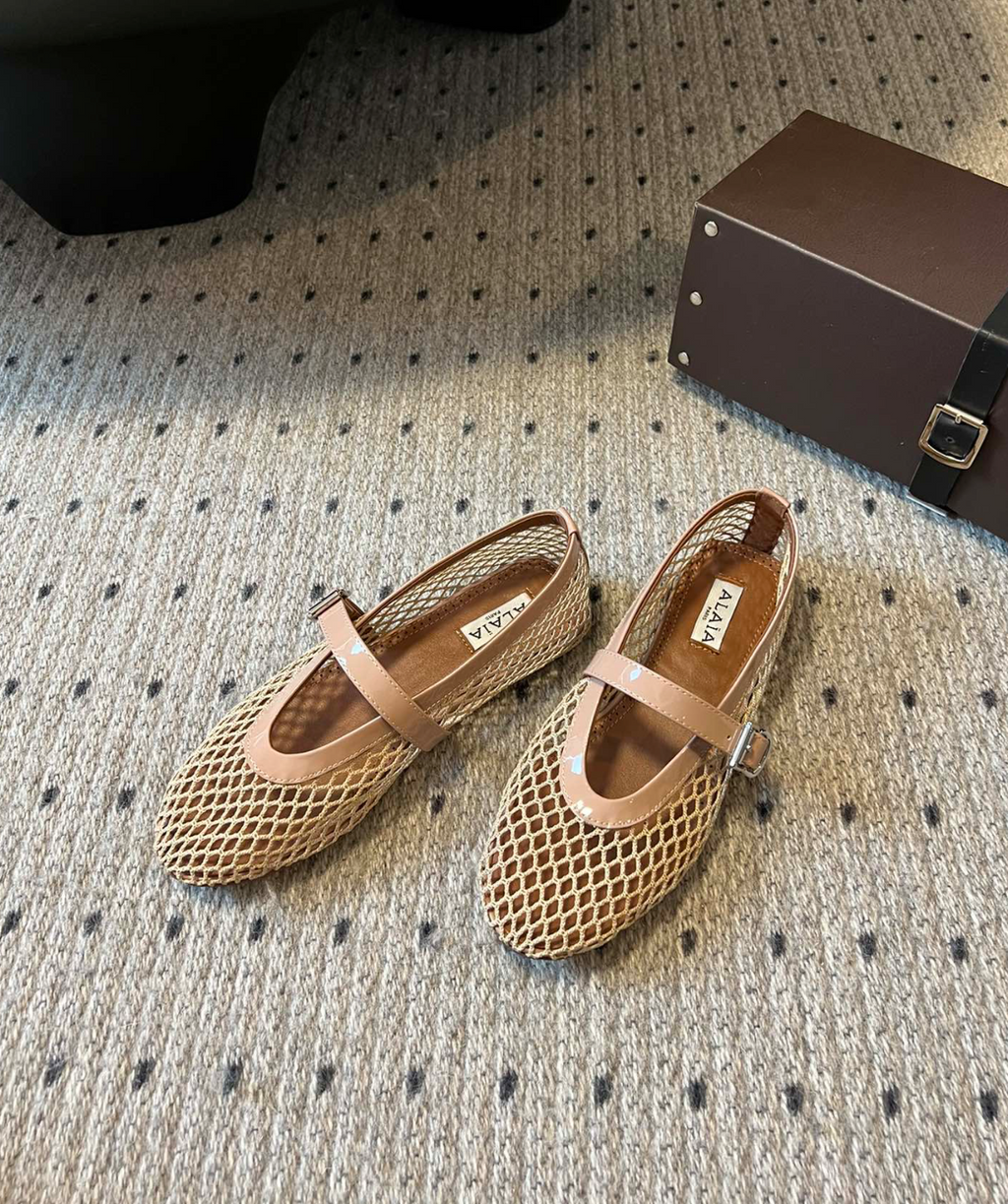 ALAÏA BEIGE BALLET FLATS IN FISHNET