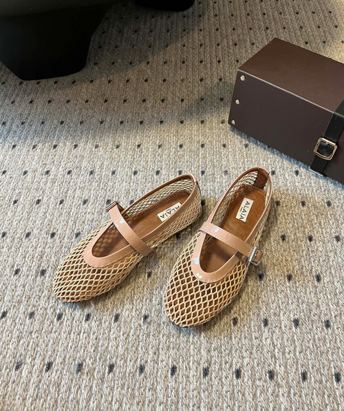 ALAÏA BEIGE BALLET FLATS IN FISHNET