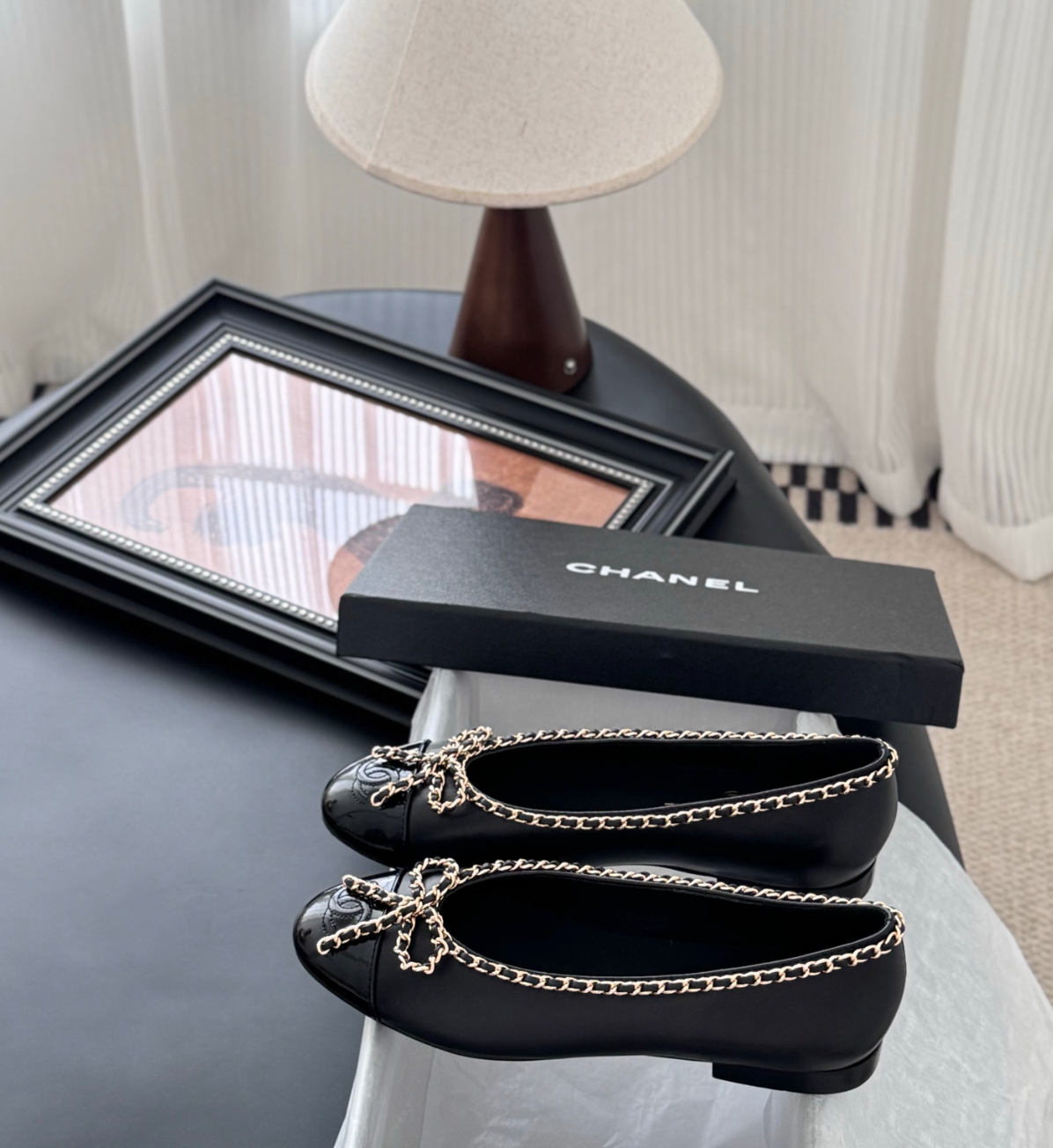 CHANEL Black Ballerinas in Lambskin and Varnished Calfskin