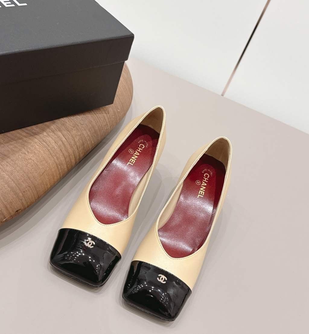 CHANEL Beige & Black pumps '26 Heels