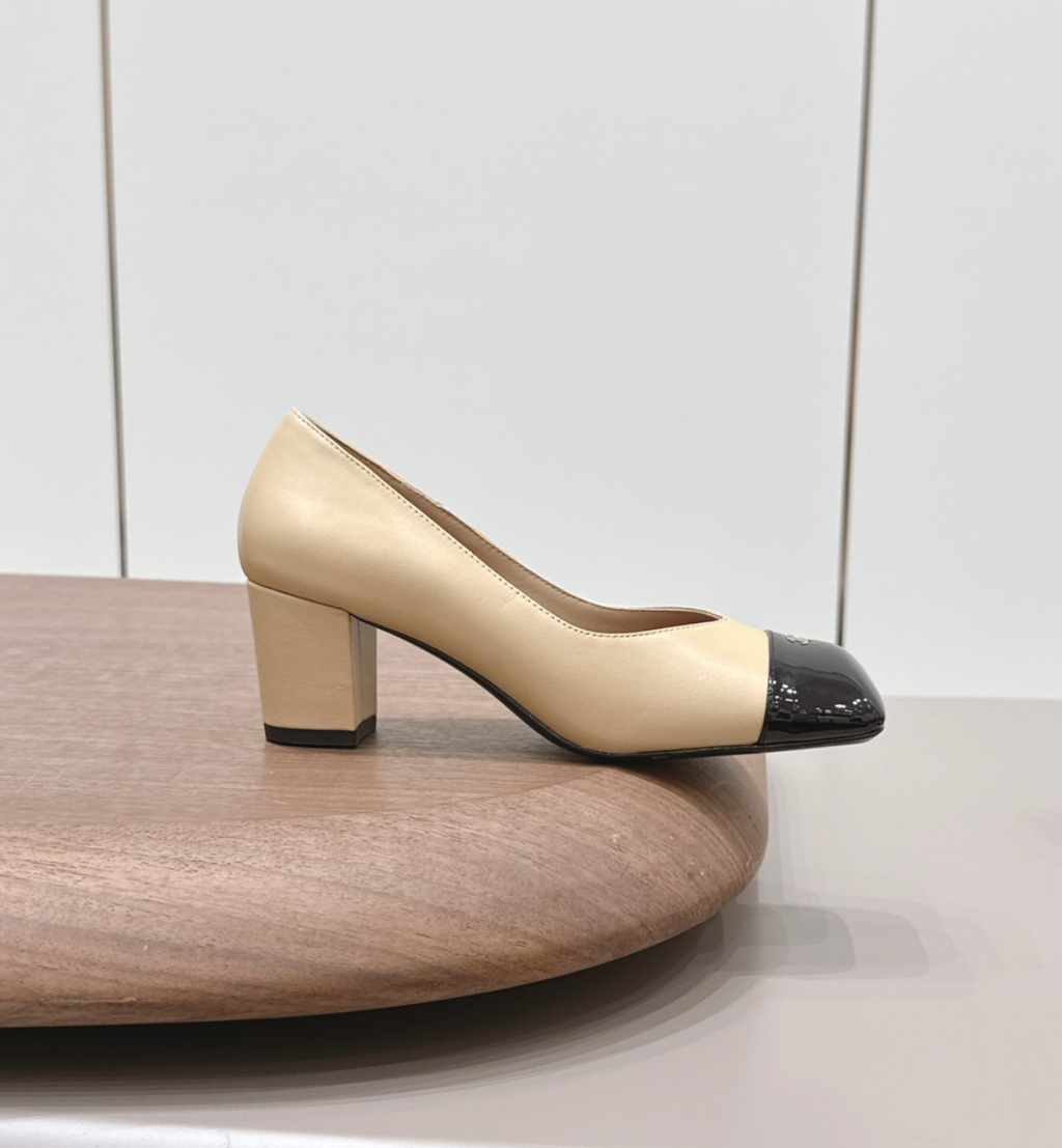 CHANEL Beige & Black pumps '26 Heels