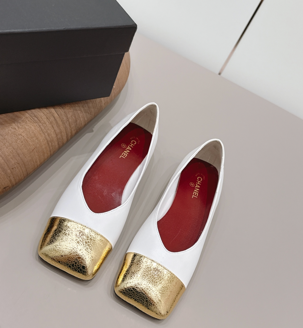 CHANEL White & Gold pumps '26 Ballets Flats