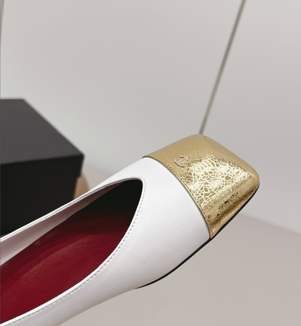 CHANEL White & Gold pumps '26 Ballets Flats
