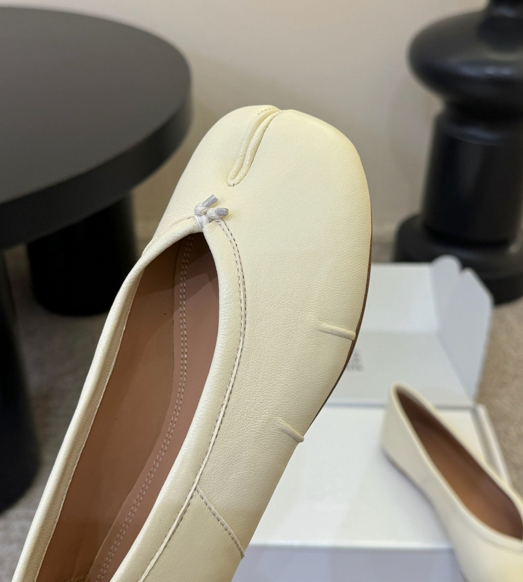 MM Leather Tabi Ballerina Flats