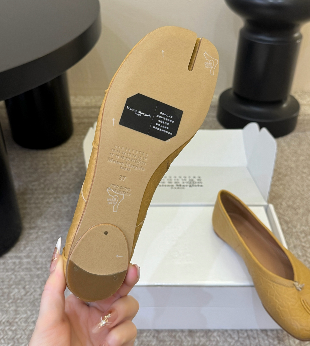 MM Leather Tabi Ballerina Flats