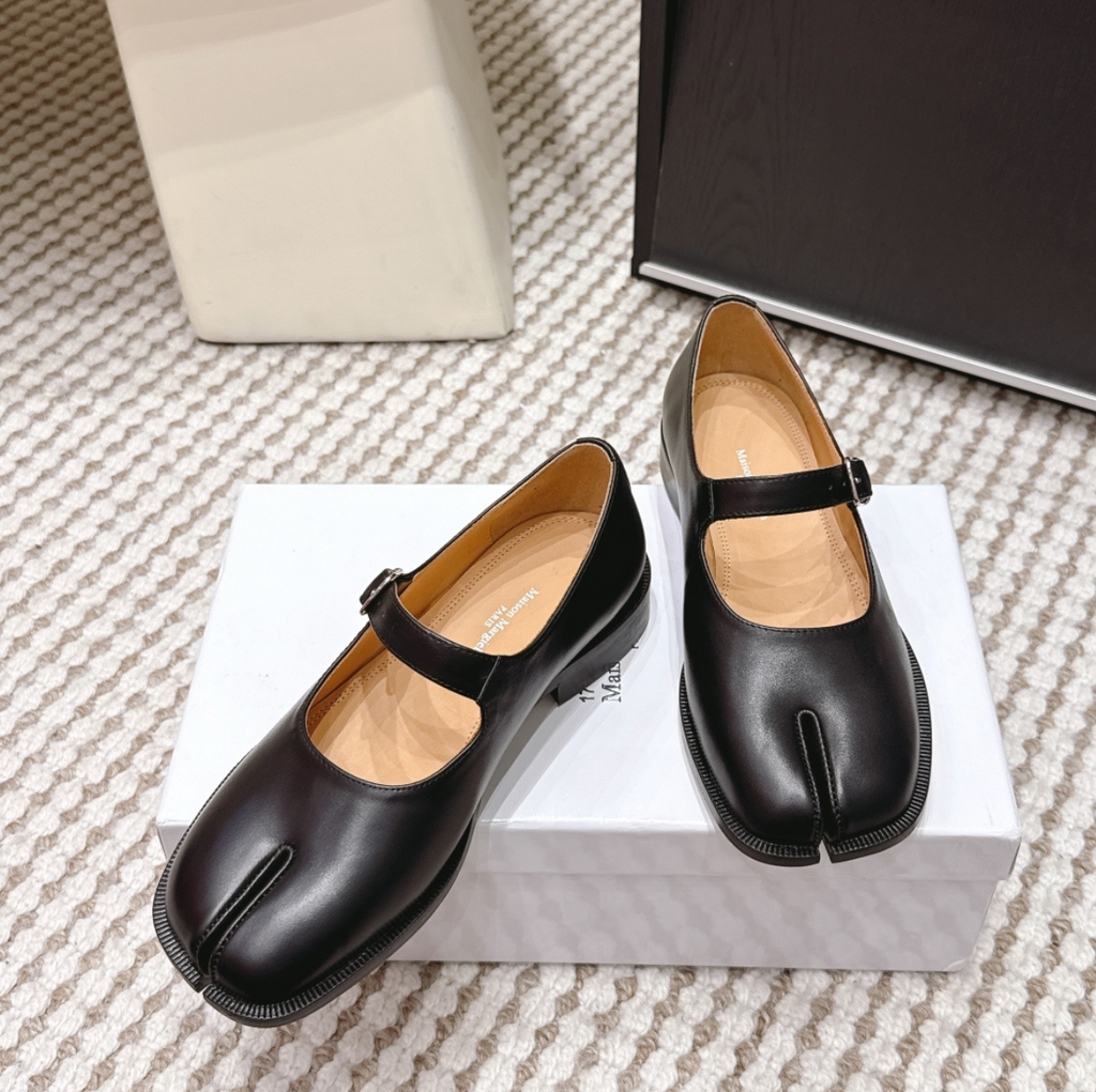 MM Tabi leather Mary Jane pumps