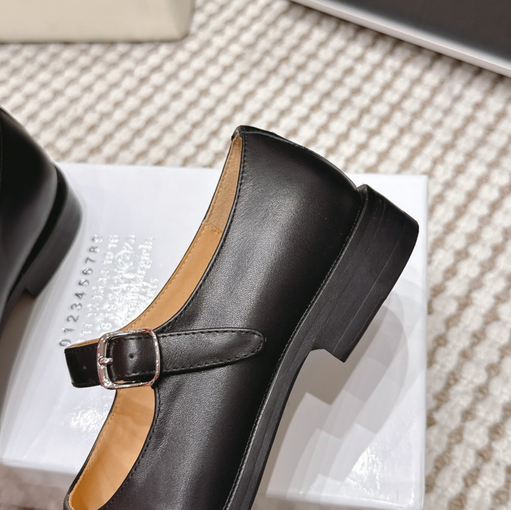 MM Tabi leather Mary Jane pumps