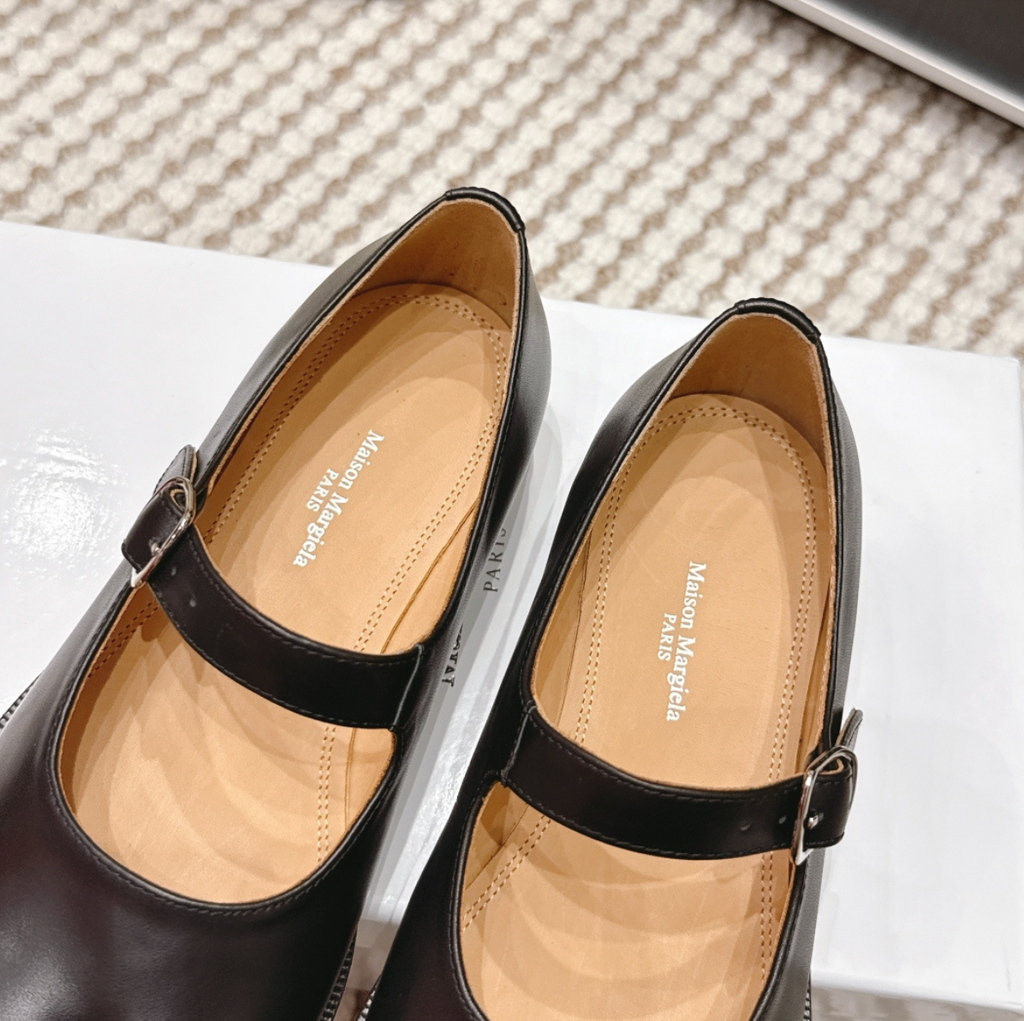 MM Tabi leather Mary Jane pumps