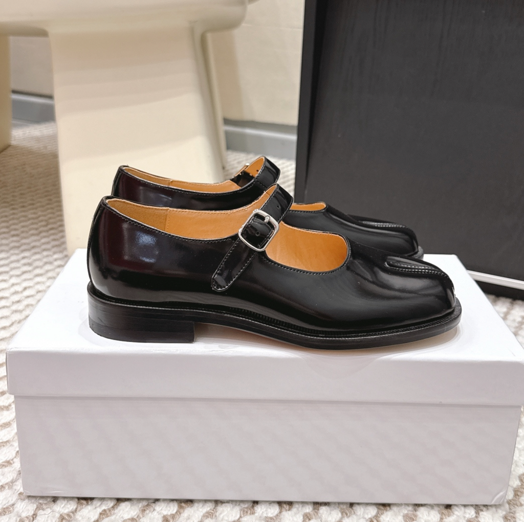 MM Tabi leather Mary Jane pumps