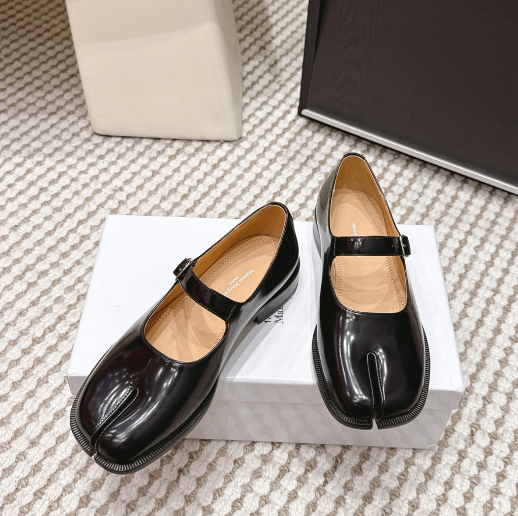 MM Tabi leather Mary Jane pumps