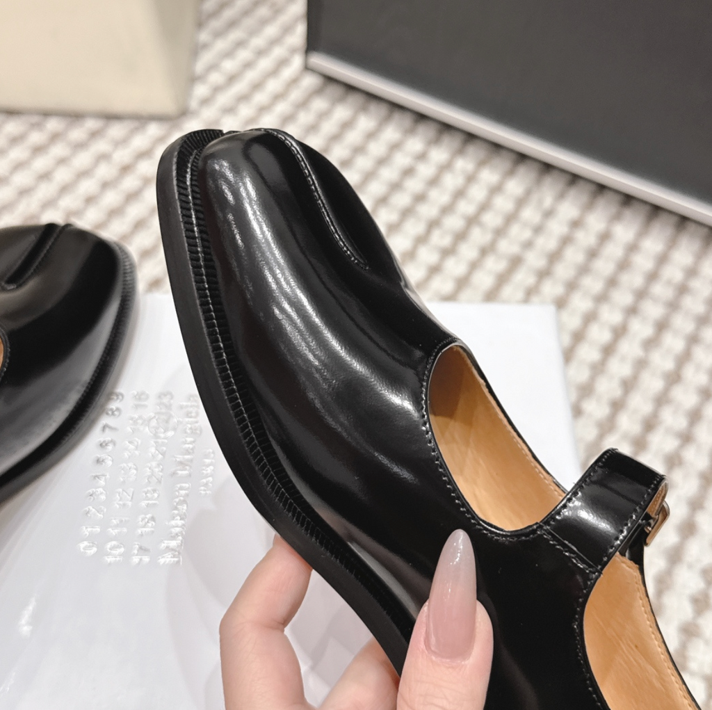 MM Tabi leather Mary Jane pumps