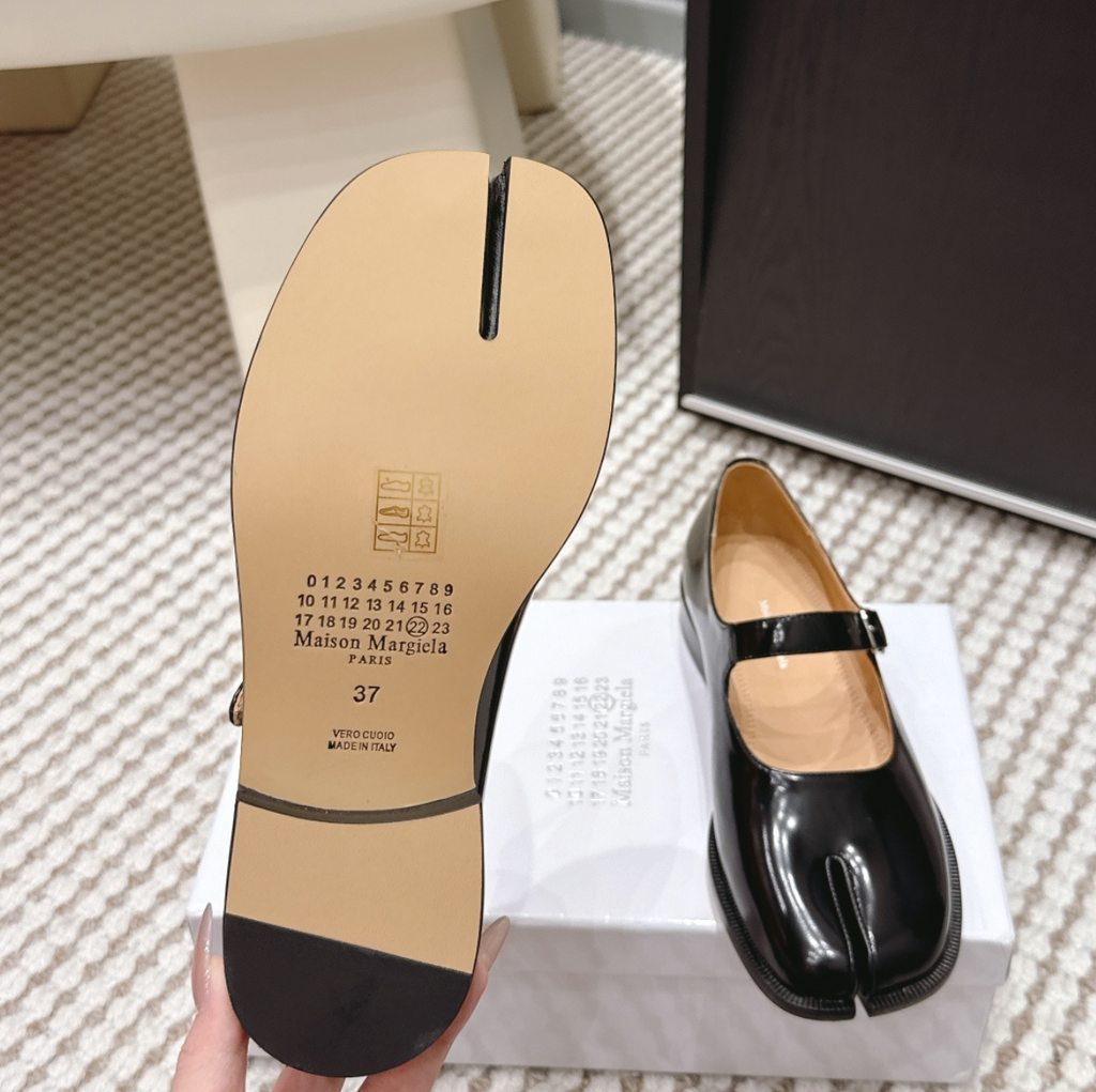 MM Tabi leather Mary Jane pumps