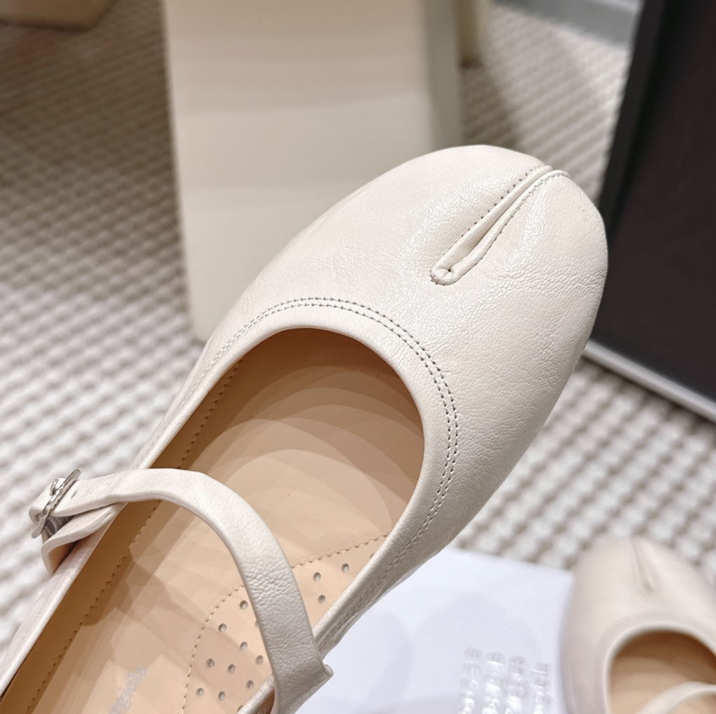 MM Tabi leather Mary Jane pumps