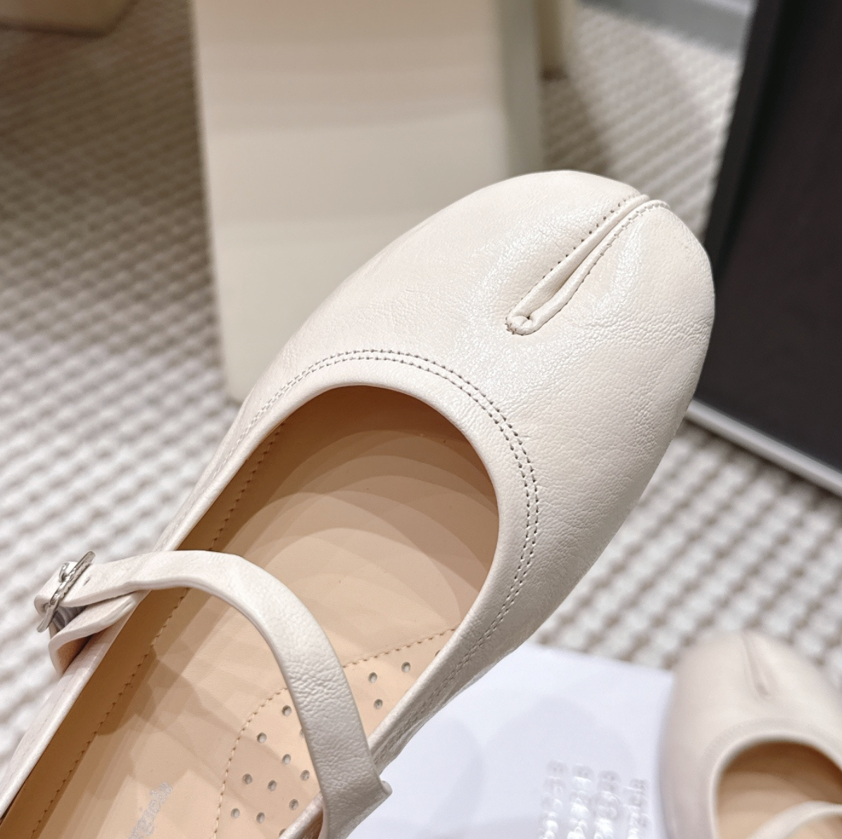 MM Tabi leather Mary Jane pumps