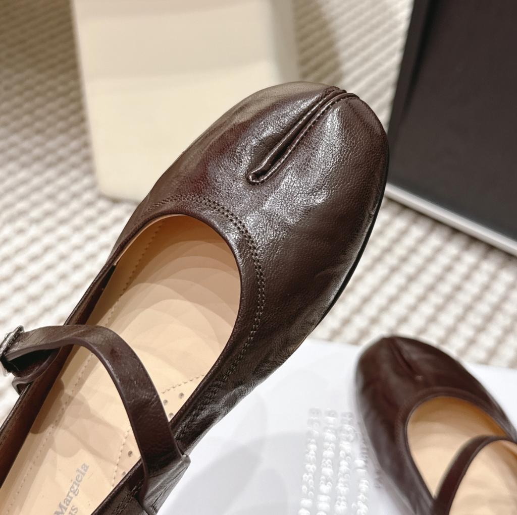 MM Tabi leather Mary Jane pumps