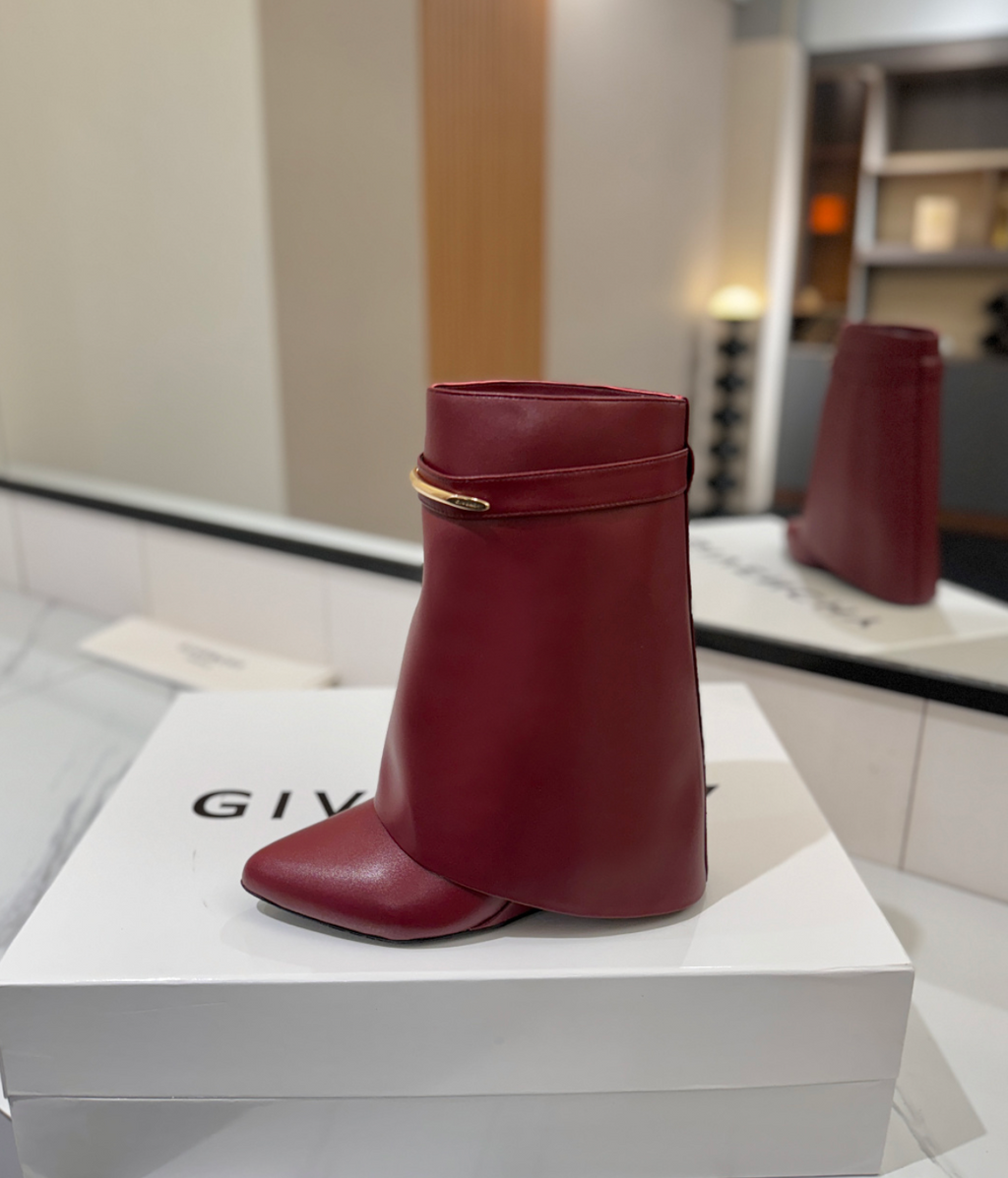 GIVENCHY Shark Pinch Ankle Boots in leather