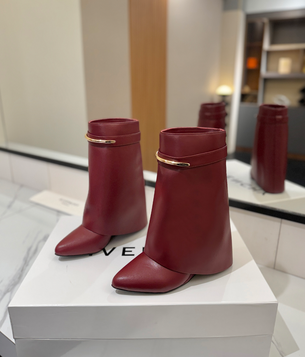 GIVENCHY Shark Pinch Ankle Boots in leather