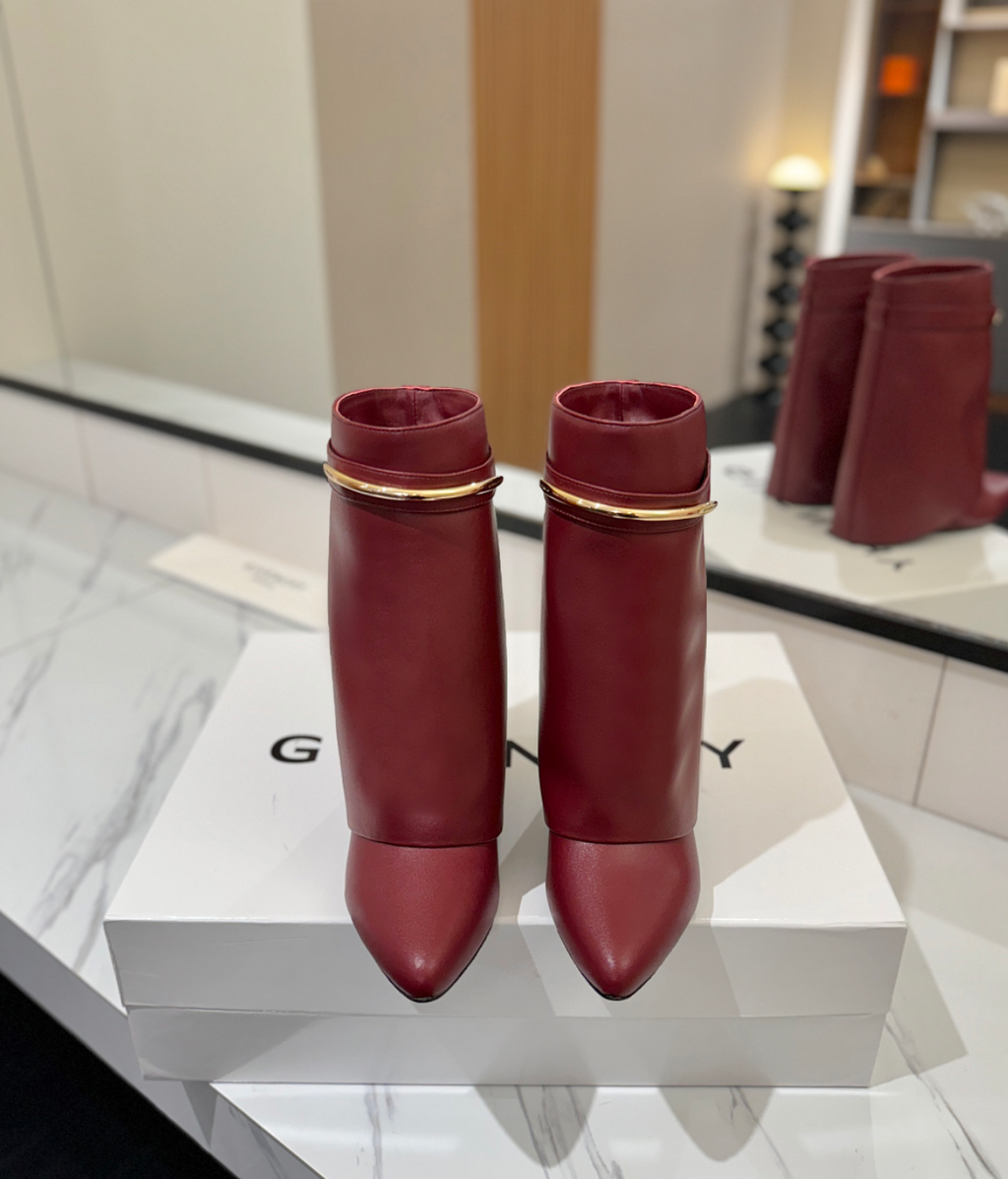 GIVENCHY Shark Pinch Ankle Boots in leather